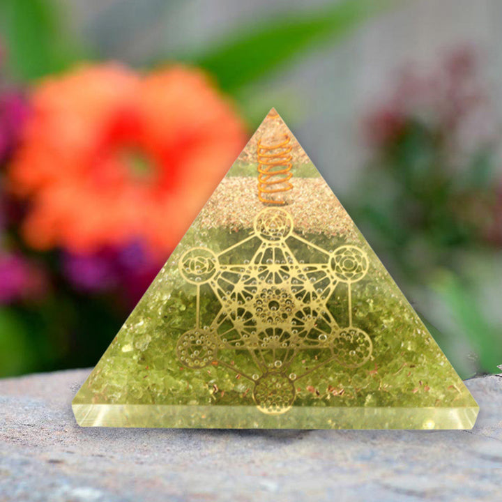 Pyramide d'orgone du cube de Metatron en péridot Olivenorma