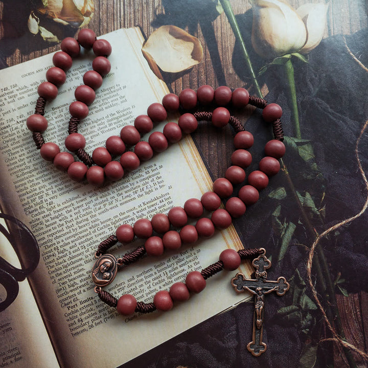 Collier chapelet en perles de bois rouge marron Olivenorma de 10 mm 