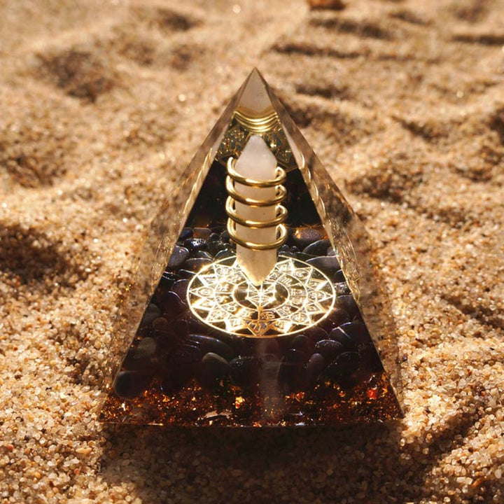 Pyramide d'orgone du dieu de la lumière en obsidienne cristalline transparente Olivenorma