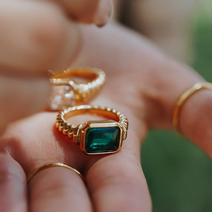 Olivenorma The Fortune Bringers - Bague chevalière en or 18 carats avec émeraude 