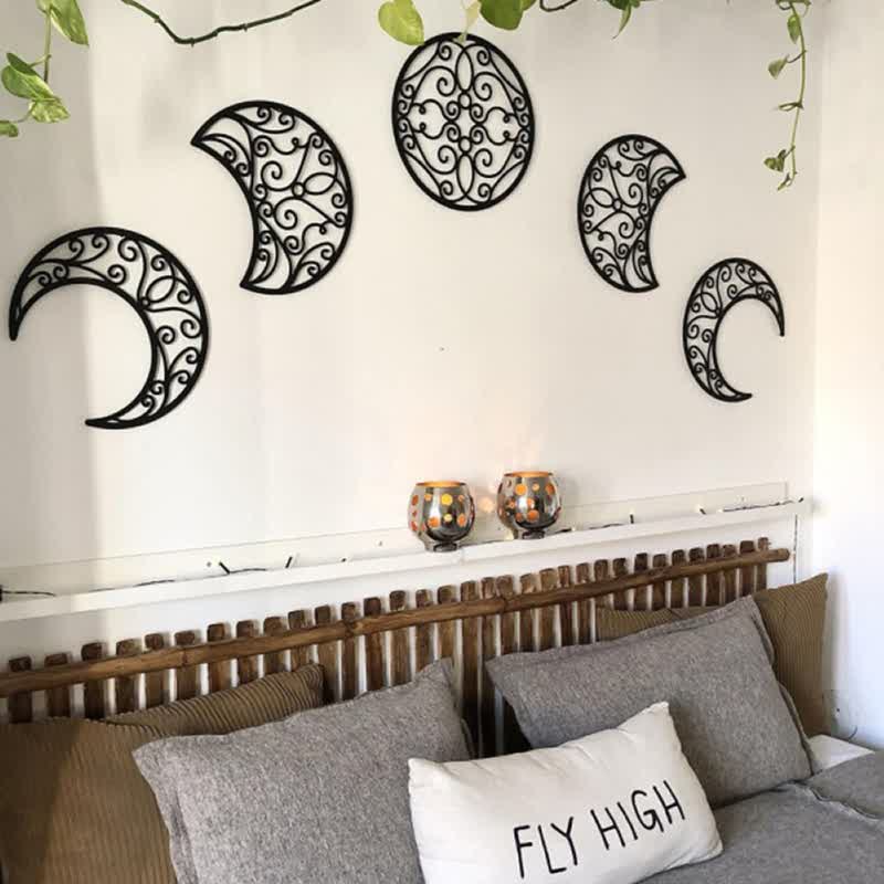 Décoration murale en bois avec phases de la lune