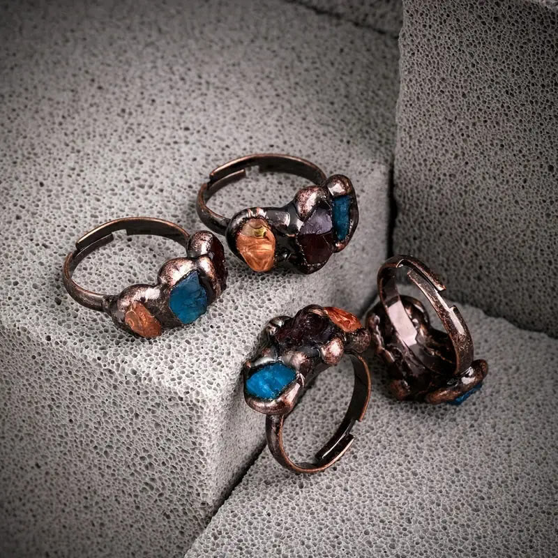 Olivenorma « Le destin » – Bague rétro à 3 cristaux de couleur aléatoire