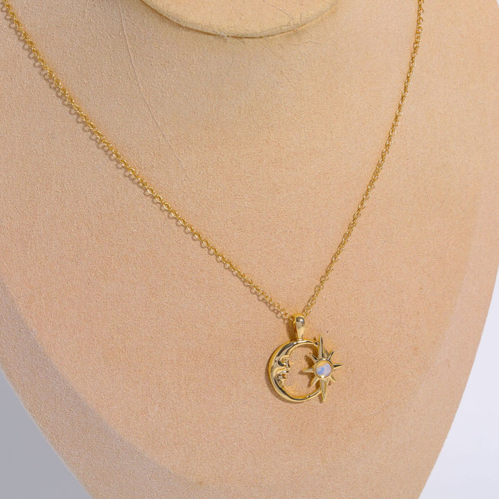 Collier de clavicule en Olivenorma naturelle creuse avec étoile et lune 