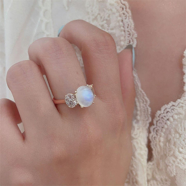Bague en or rose avec trois diamants et pierre de lune et zircon blanc Olivenorma
