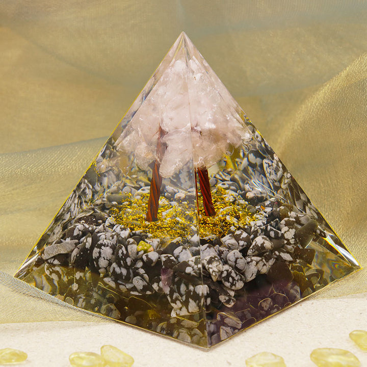 Pyramide d'orgone en quartz rose Olivenorma avec obsidienne flocon de neige