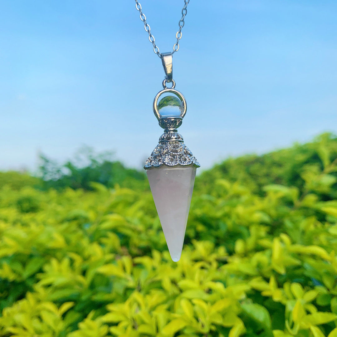 Colliers pendentifs à pointe de cristal de guérison Olivenorma