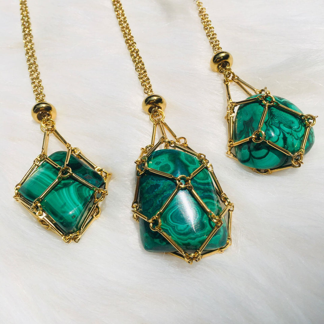 Collier avec pendentif en pierre brute et maille métallique en cristal Olivenorma 