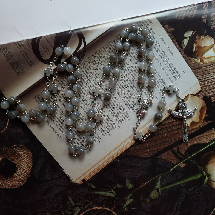 Collier chapelet en pierre de lune grise avec croix de Jésus Olivenorma - image 2