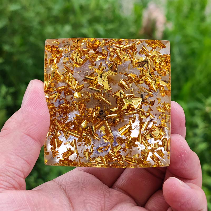 Pyramide d'orgone du zodiaque Scorpion en améthyste Olivenorma avec quartz clair