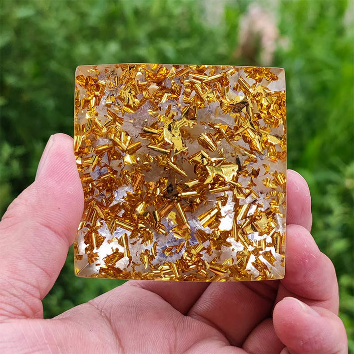 Pyramide d'orgone du zodiaque Scorpion en améthyste Olivenorma avec quartz clair