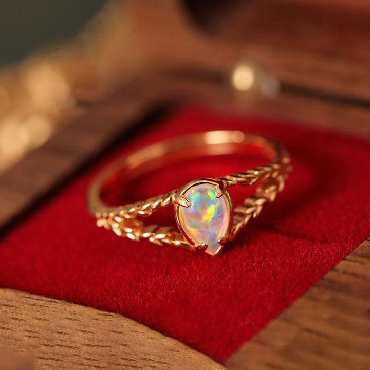 Bague creuse en or avec pierre d'opale Olivenorma