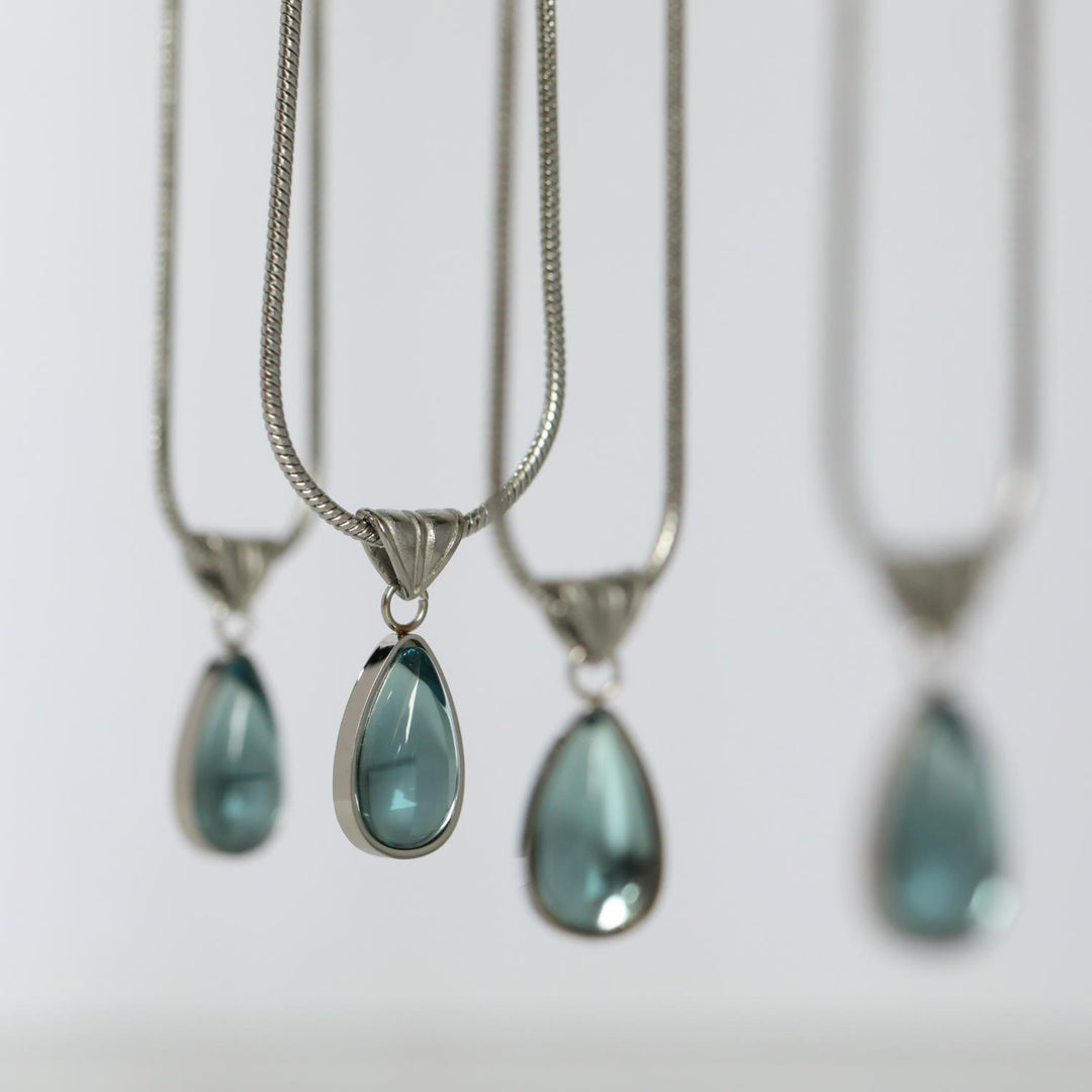 Collier pendentif en forme de goutte d'aventurine verte et aigue-marine Olivenorma