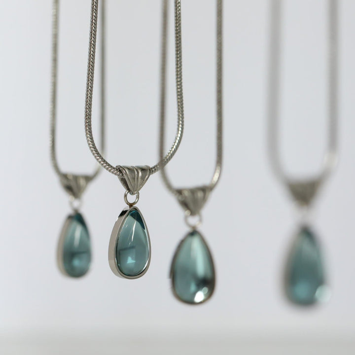 Collier pendentif en forme de goutte d'aventurine verte et aigue-marine Olivenorma