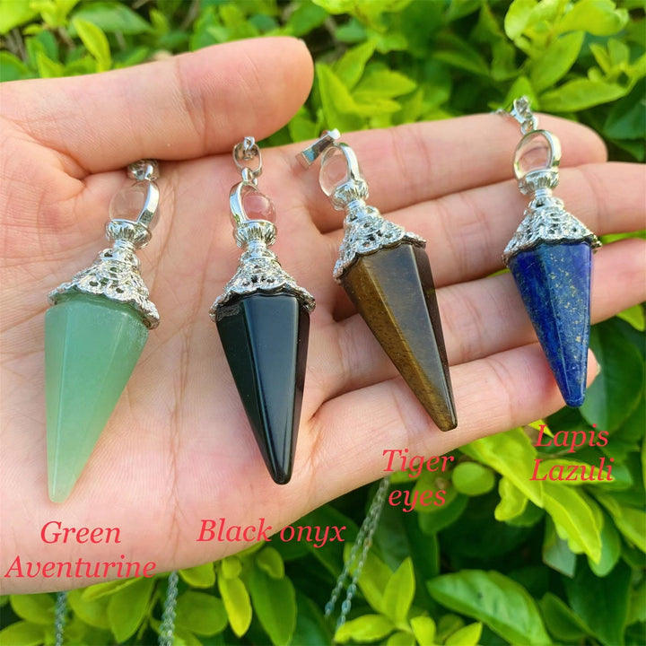 Colliers pendentifs à pointe de cristal de guérison Olivenorma