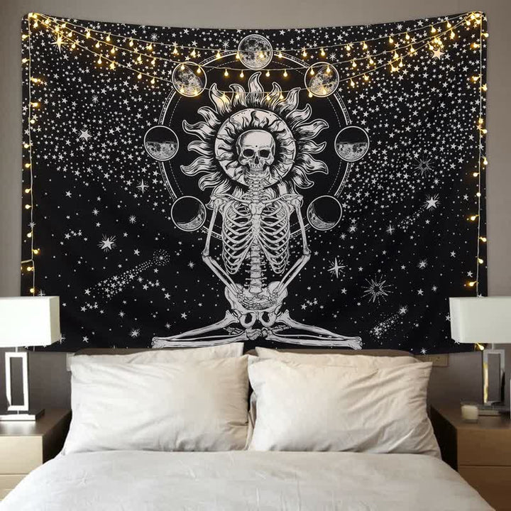 Tapisserie murale de méditation avec tête de mort et soleil étoilé