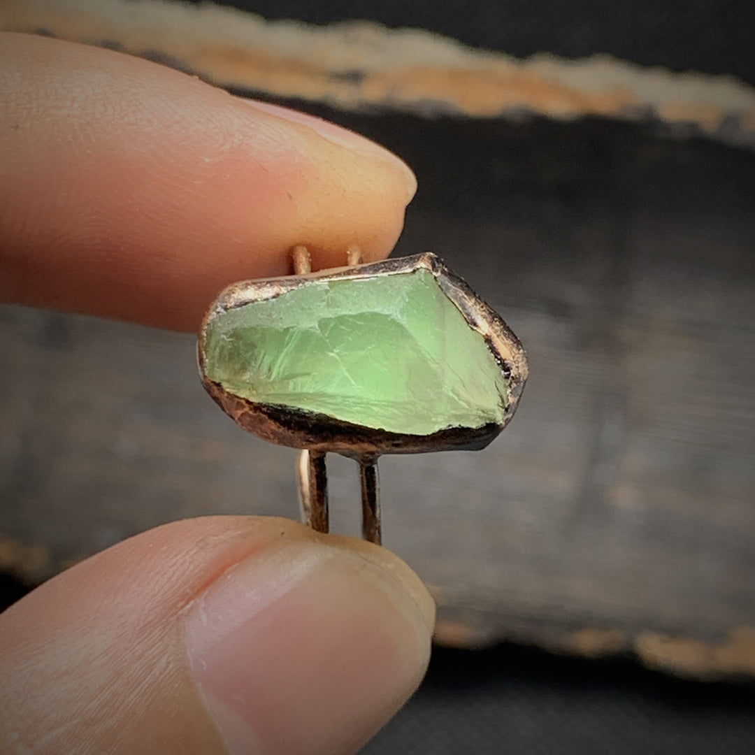 Bague ajustable en pierre brute irrégulière naturelle Olivenorma avec douze pierres de naissance