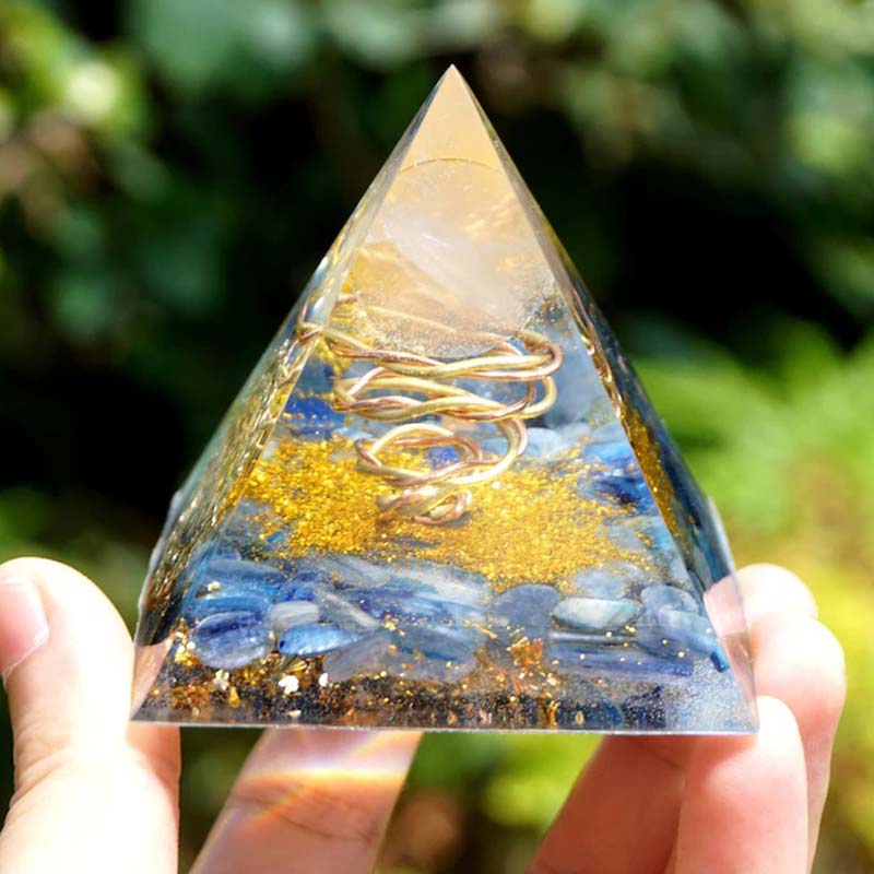 Pyramide orgonite en quartz rose et cyanite Olivenorma