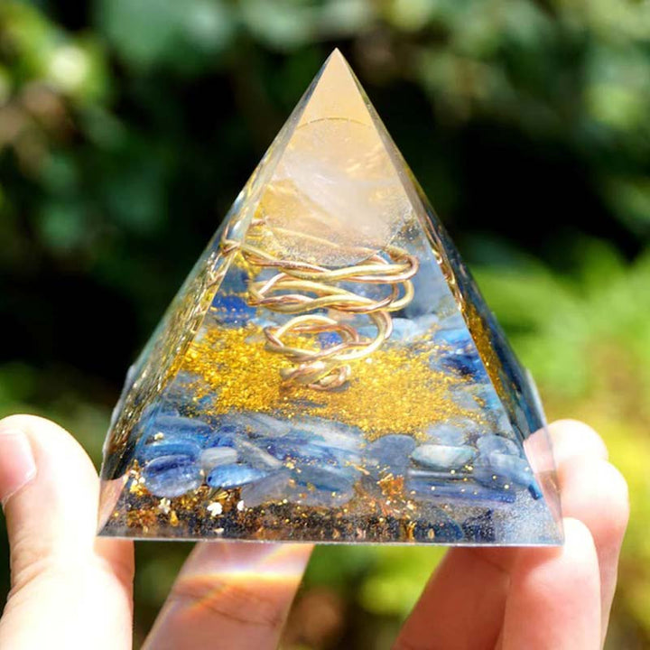 Pyramide orgonite en quartz rose et cyanite Olivenorma