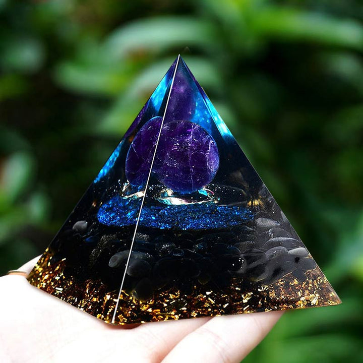 Sphère d'améthyste Olivenorma avec pyramide d'orgone Reki en quartz bleu 