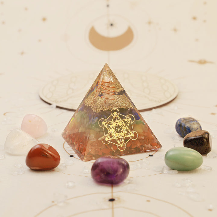 Pyramide d'orgone de guérison du cube de Métatron du chakra Olivenorma