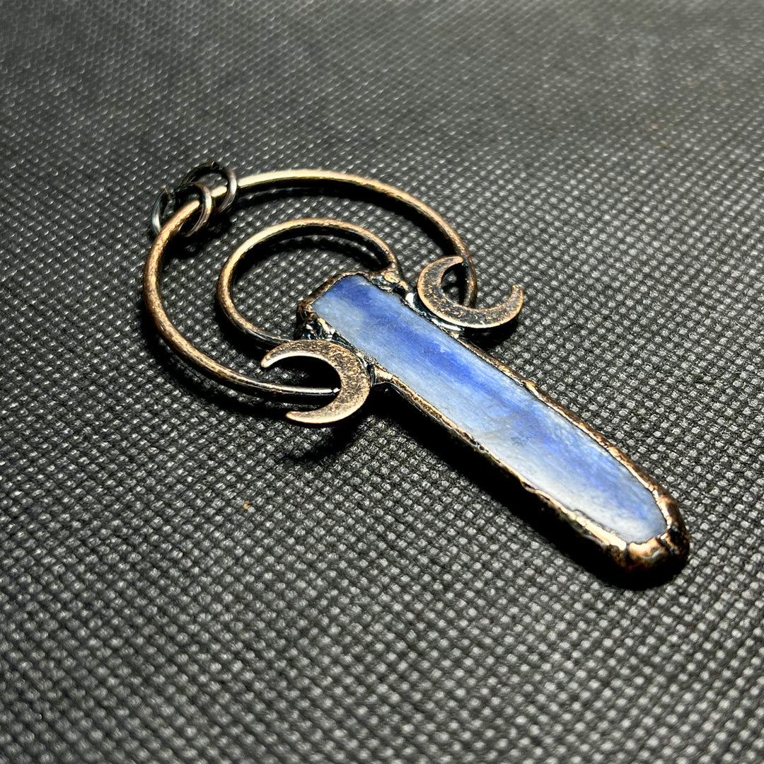 Collier pendentif double lune en cuivre et cyanite Olivenorma