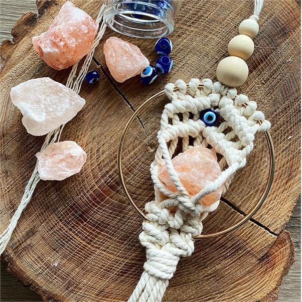 Pendentif de voiture tissé en quartz rose contre le mauvais œil Olivenorma