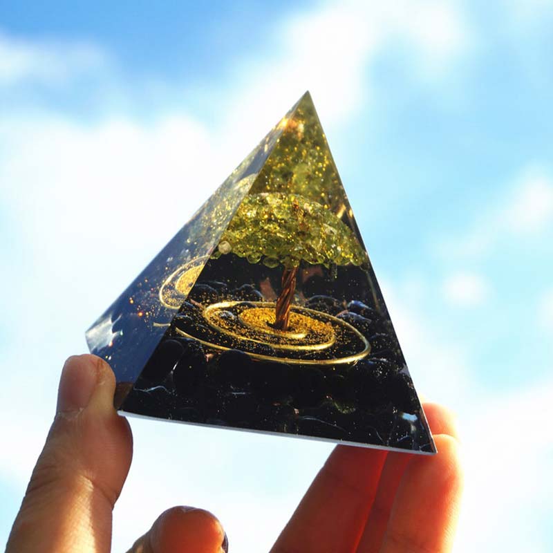 Péridot Olivenorma avec pyramide d'orgone Reiki Arbre de vie en obsidienne 