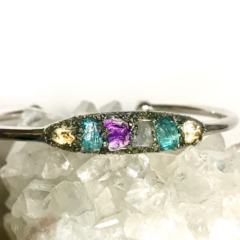 Bracelet personnalisé avec pierre de naissance et signification Olivenorma