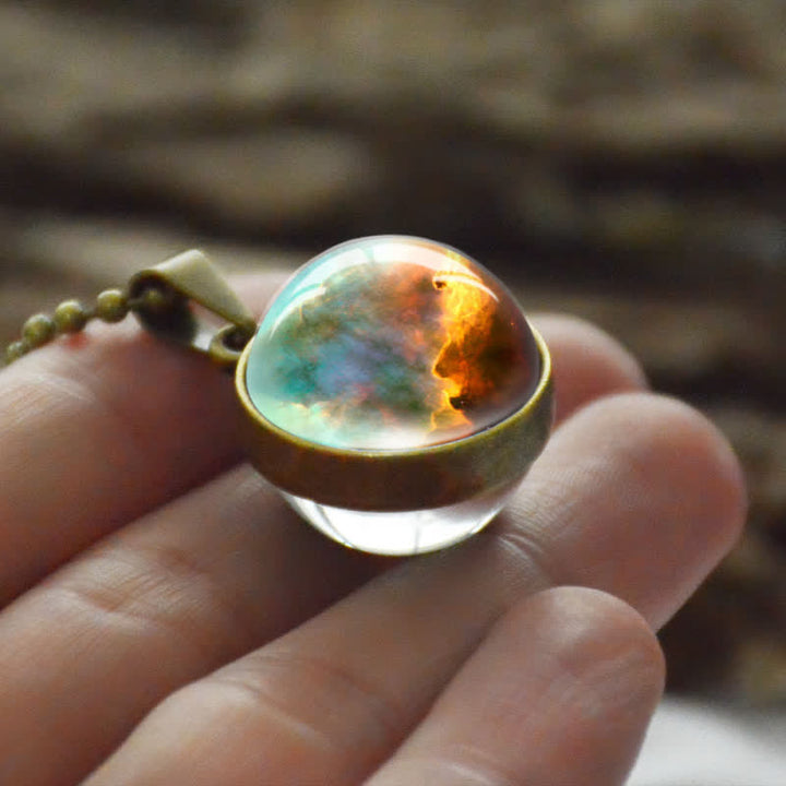 Collier coloré en boule de verre tridimensionnelle