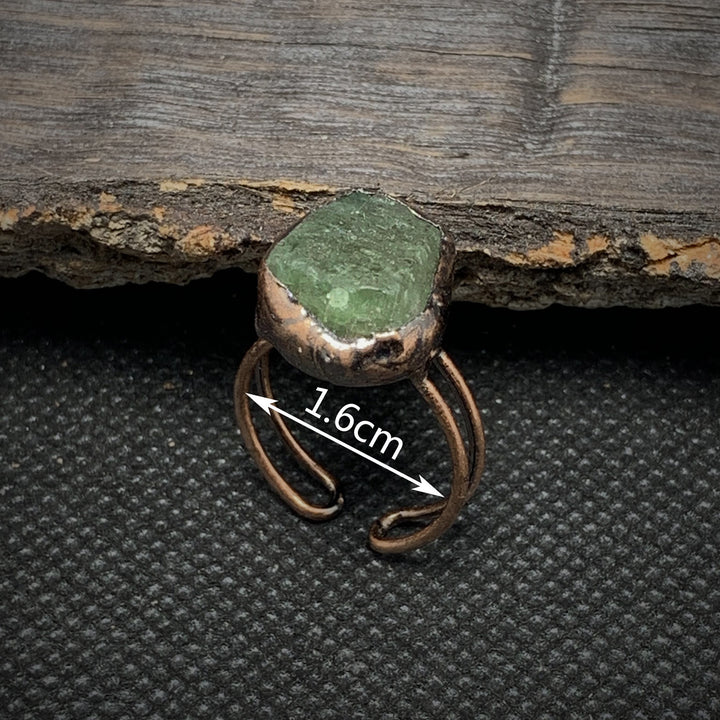 Bague ajustable en pierre brute irrégulière naturelle Olivenorma avec douze pierres de naissance