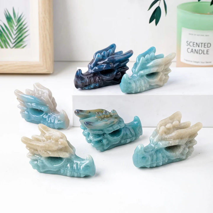 Décoration en pierre précieuse sculptée en forme de tête de dragon en apatite bleue Olivenorma