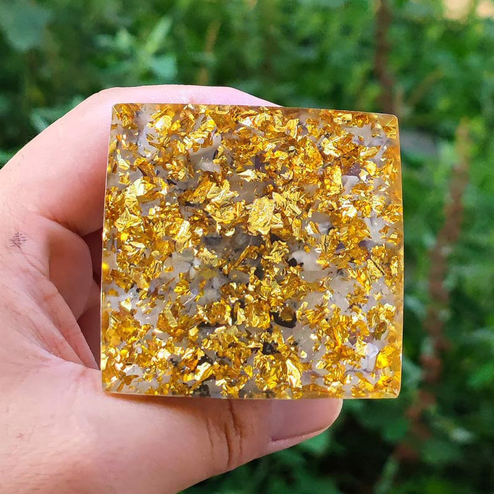 Pyramide d'orgone du zodiaque Lion en améthyste Olivenorma avec quartz clair