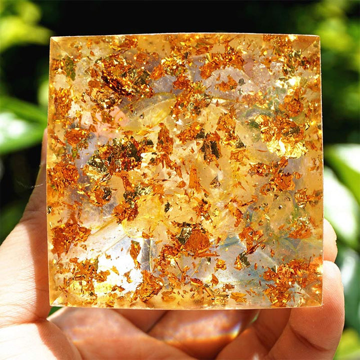 Pyramide d'orgone du zodiaque Bélier en améthyste Olivenorma avec rutile doré