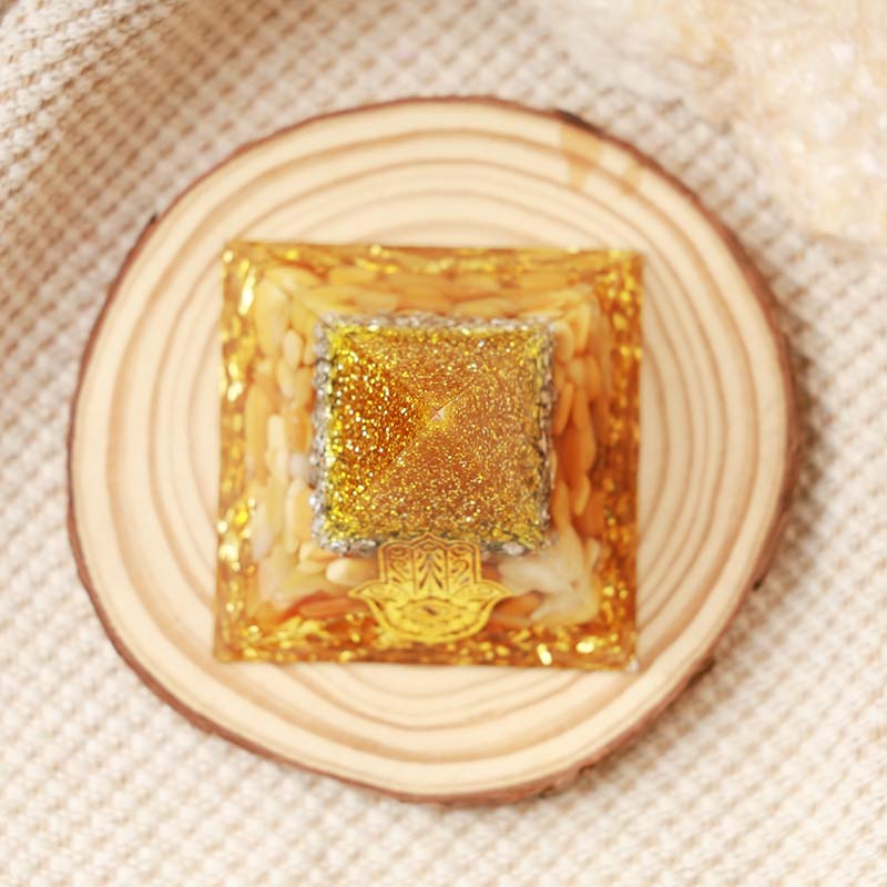 Pyramide d'orgone de protection Hamsa en jade jaune Olivenorma