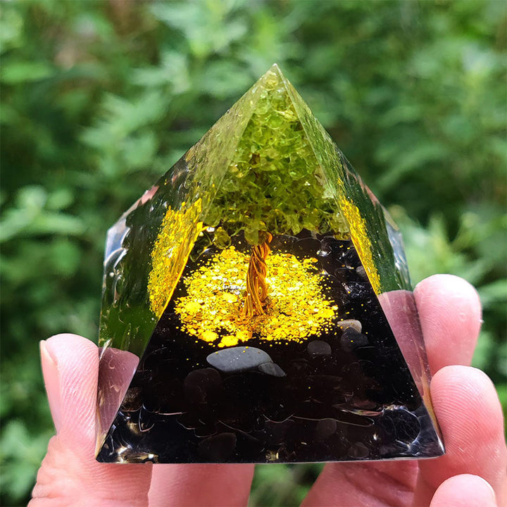 Pyramide d'orgone de l'arbre de vie en obsidienne Olivenorma avec péridot