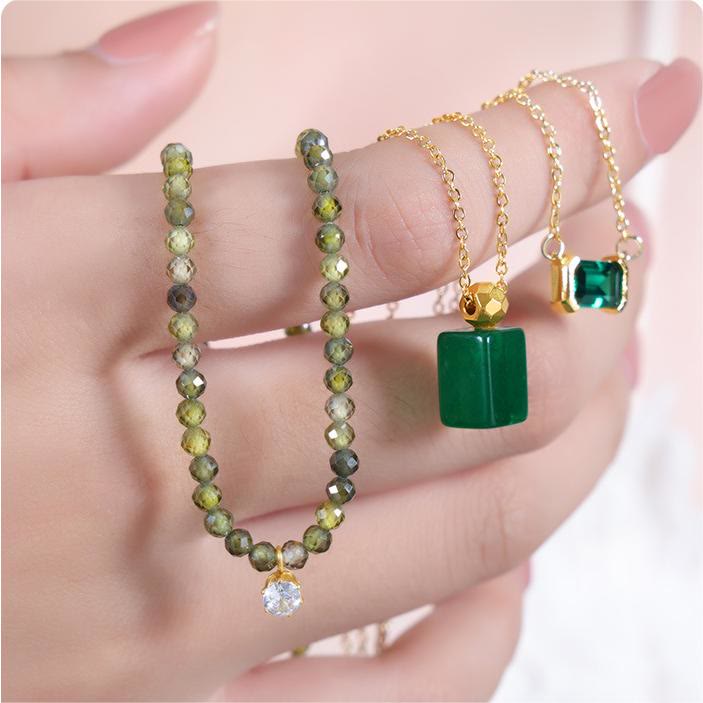 Collier avec pendentif en perles de péridot et aventurine vert émeraude Olivenorma