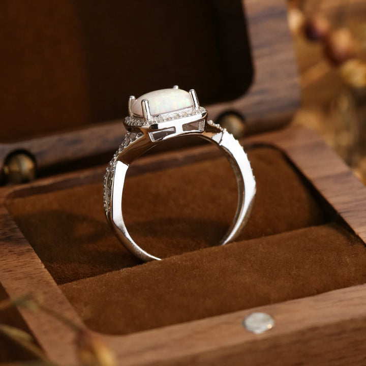 Bague Olivenorma en zircone blanche opale carrée de grande taille