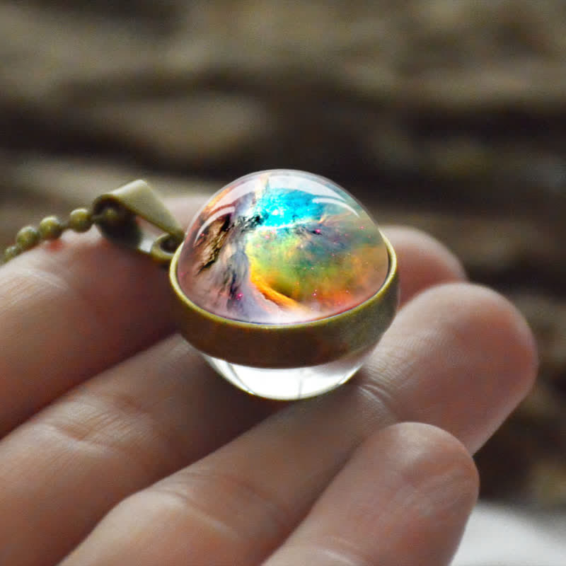 Collier coloré en boule de verre tridimensionnelle