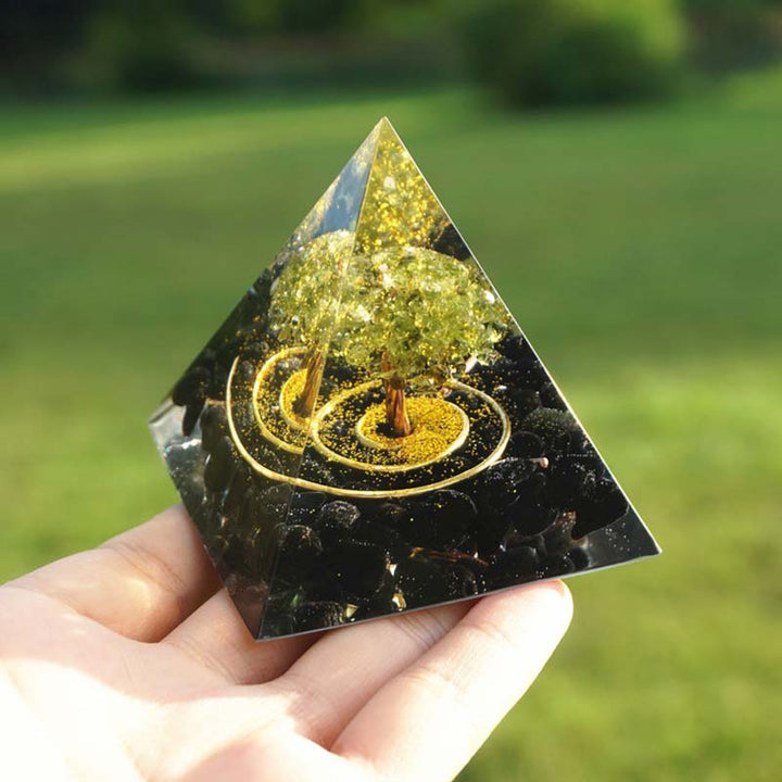 Péridot Olivenorma avec pyramide d'orgone Reiki Arbre de vie en obsidienne 