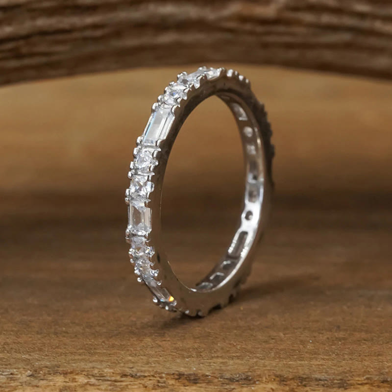 Ensemble d'alliances de mariage baguette en oxyde de zirconium cubique Olivenorma 