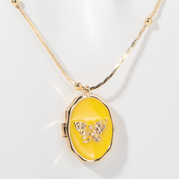Collier pendentif papillon en nacre Olivenorma en cuivre plaqué or 14 carats 