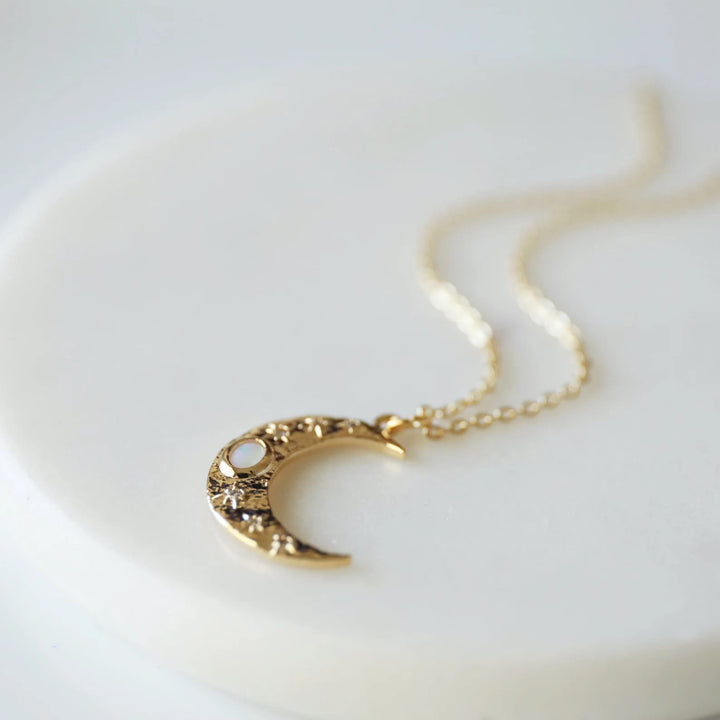 Collier pendentif clavicule en opale de lune dorée Olivenorma 