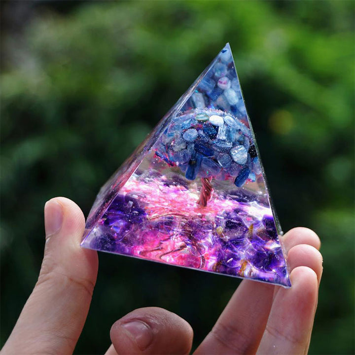 Pyramide d'orgone en cristal d'améthyste et de cyanite de l'arbre de vie Olivenorma