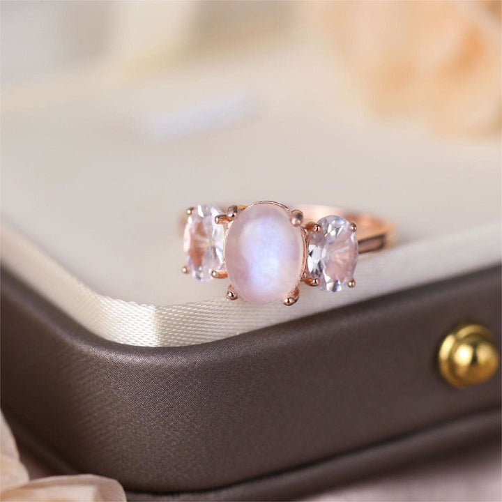 Bague en or rose avec trois diamants et pierre de lune et zircon blanc Olivenorma