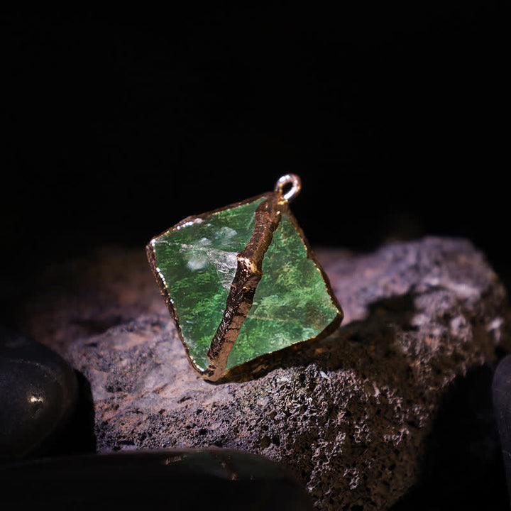 Pendentif en cristal naturel de fluorite verte Olivenorma 