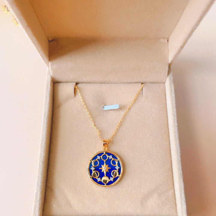 Collier Olivenorma en lapis-lazuli avec huit phases de lune et étoile