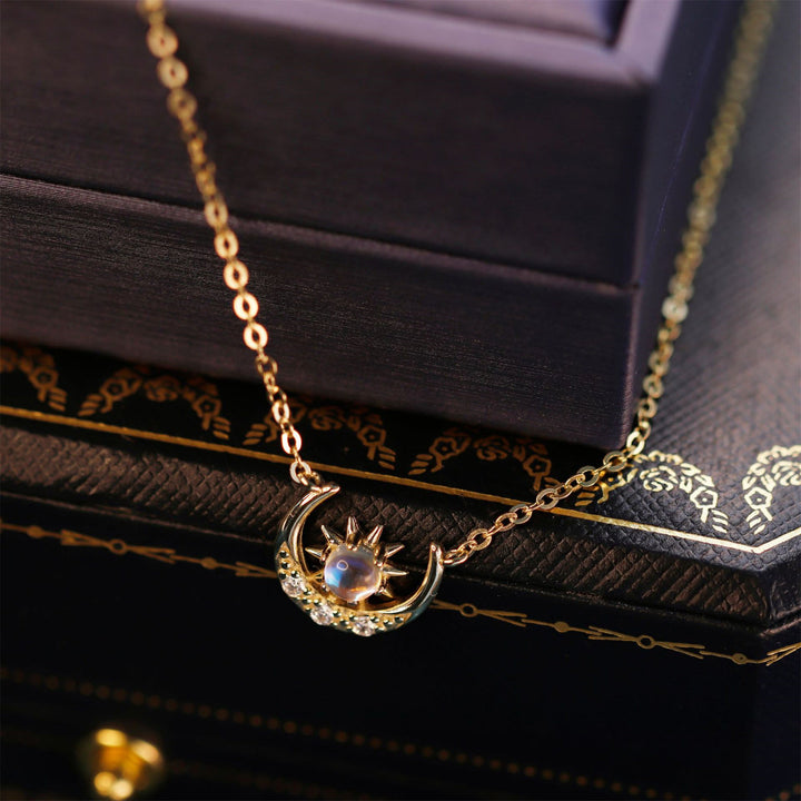 Collier en or 18 carats avec pierre de lune naturelle et soleil et lune Olivenorma 
