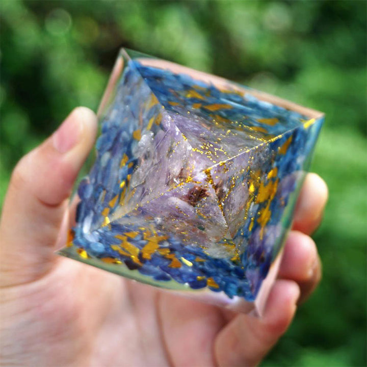 Pyramide d'orgone d'arbre de vie en améthyste cyanite Olivenorma