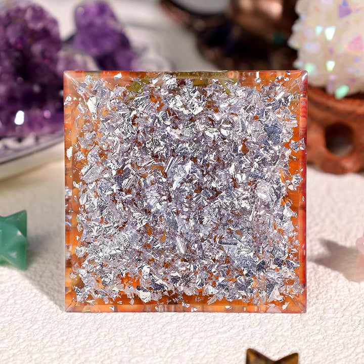 Pyramide d'orgone en corail rouge amazonite Olivenorma œil d'Horus