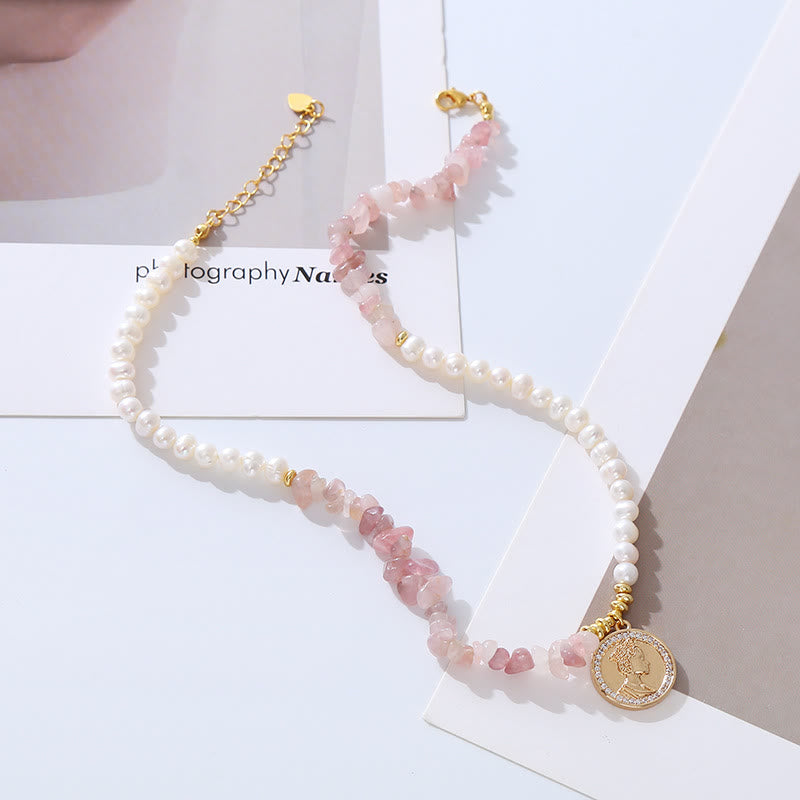 Collier pendentif en feuille de métal avec perle de quartz fraise irrégulière Olivenorma